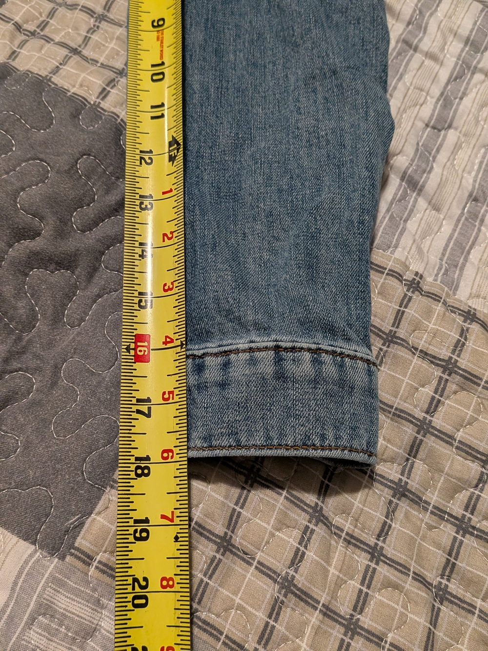 Women's Distressed Blue Denim Trucker Jacket Light Wash Size M Ropped - Picture 9 of 10
